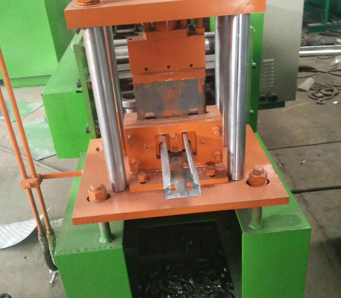 Heavy duty warehouse steel shelves upright column forming machine