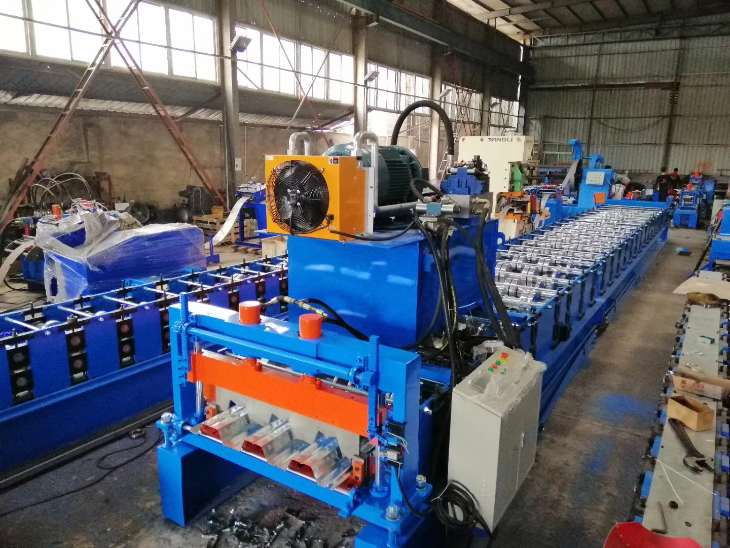 China Floor deck roll forming machine price for sale
