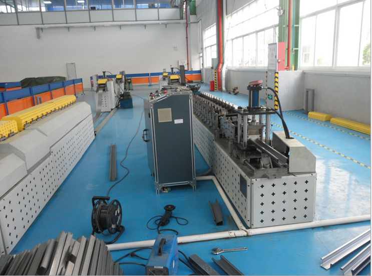 Cold roll forming machine