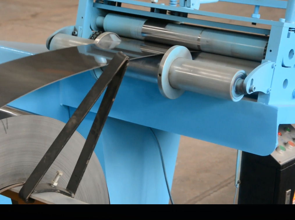 Sheet metal rolling machine