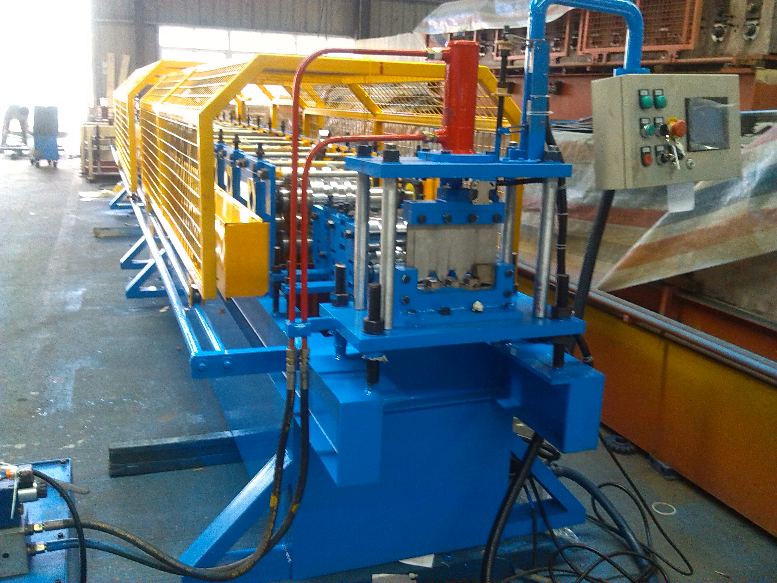 Storage rack roll forming machine