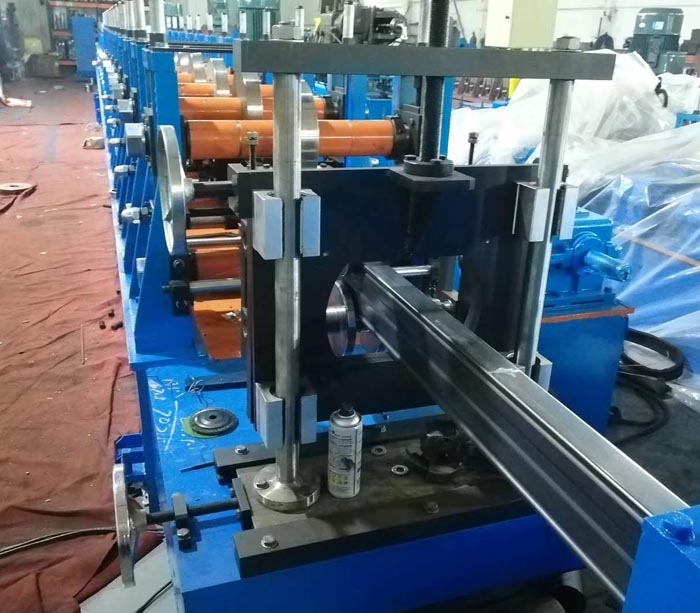 Box beam roll forming machine