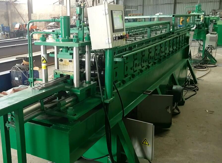 Steel roll forming machine