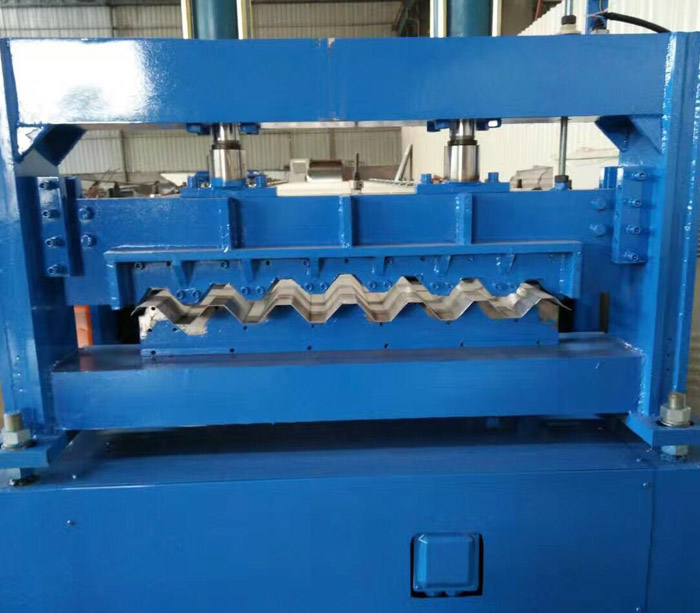 Corrugated sheet metal roll forming machine for wall & roof decoration material