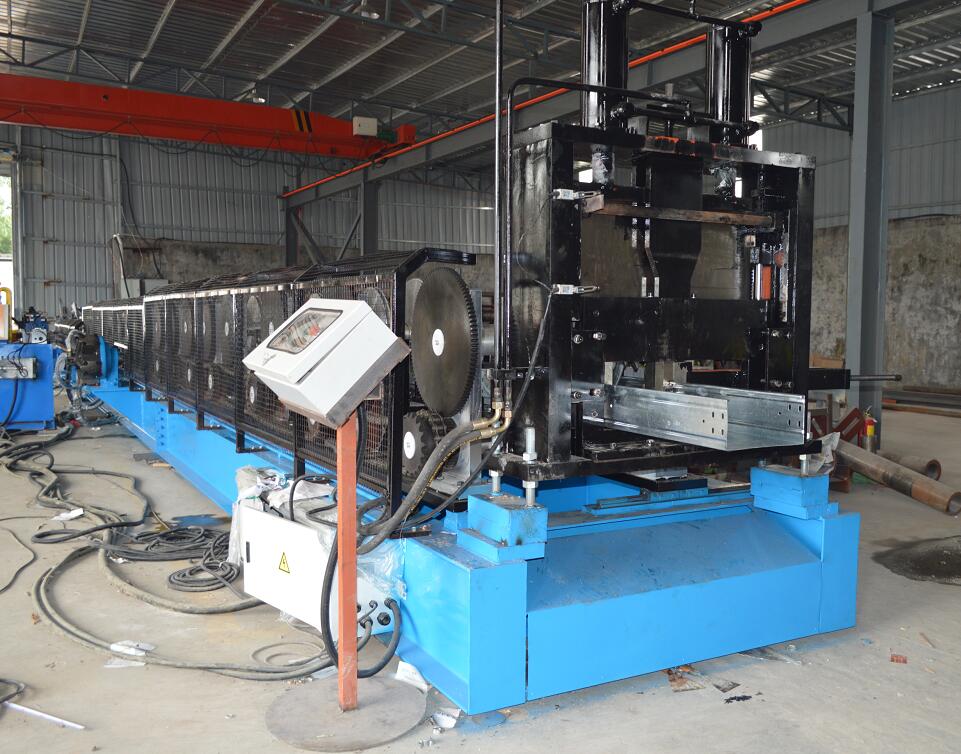 Steel forming machine