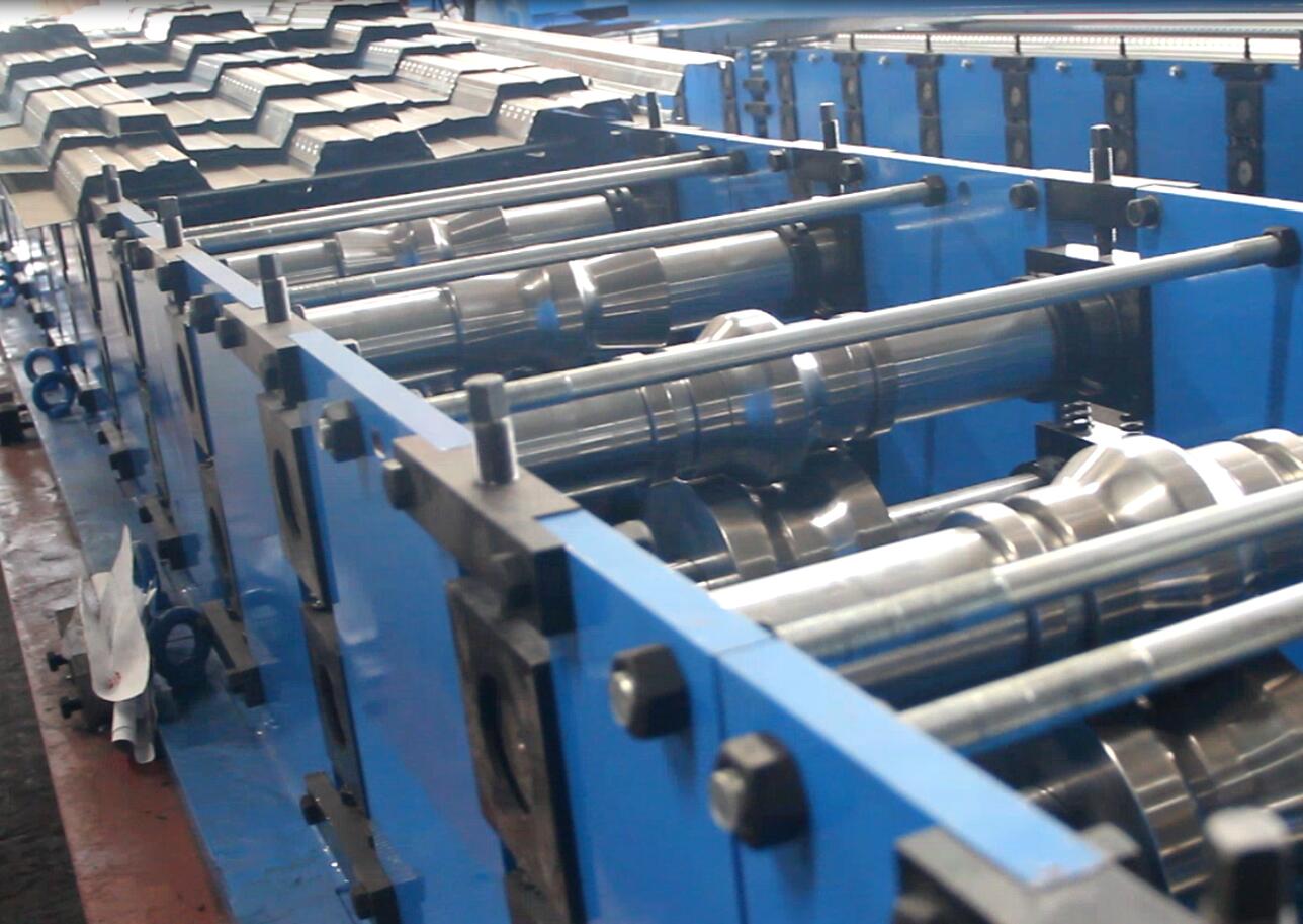 Purlin forming machine