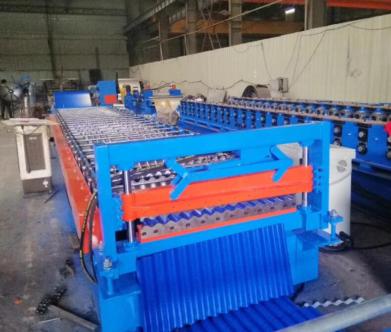 Corrugated roll forming machine