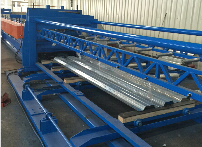 Deck floor roll forming machine