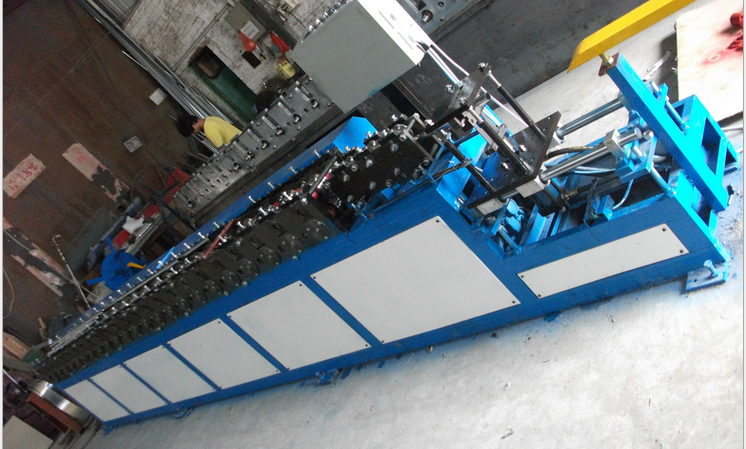 Roll forming machine