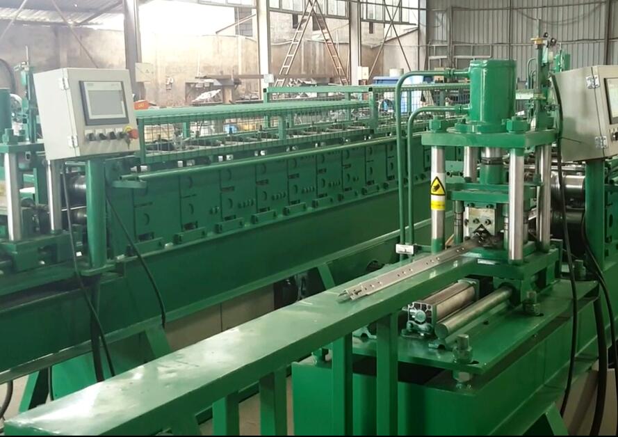 Steel rolling machine