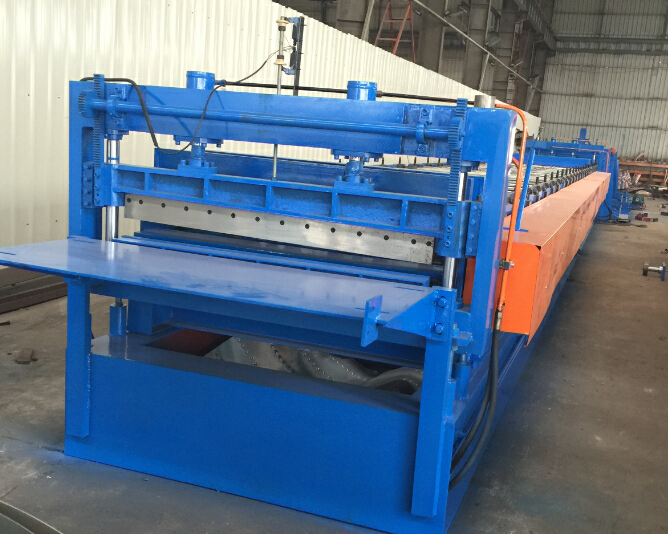 Cold roll forming machine for floor deck