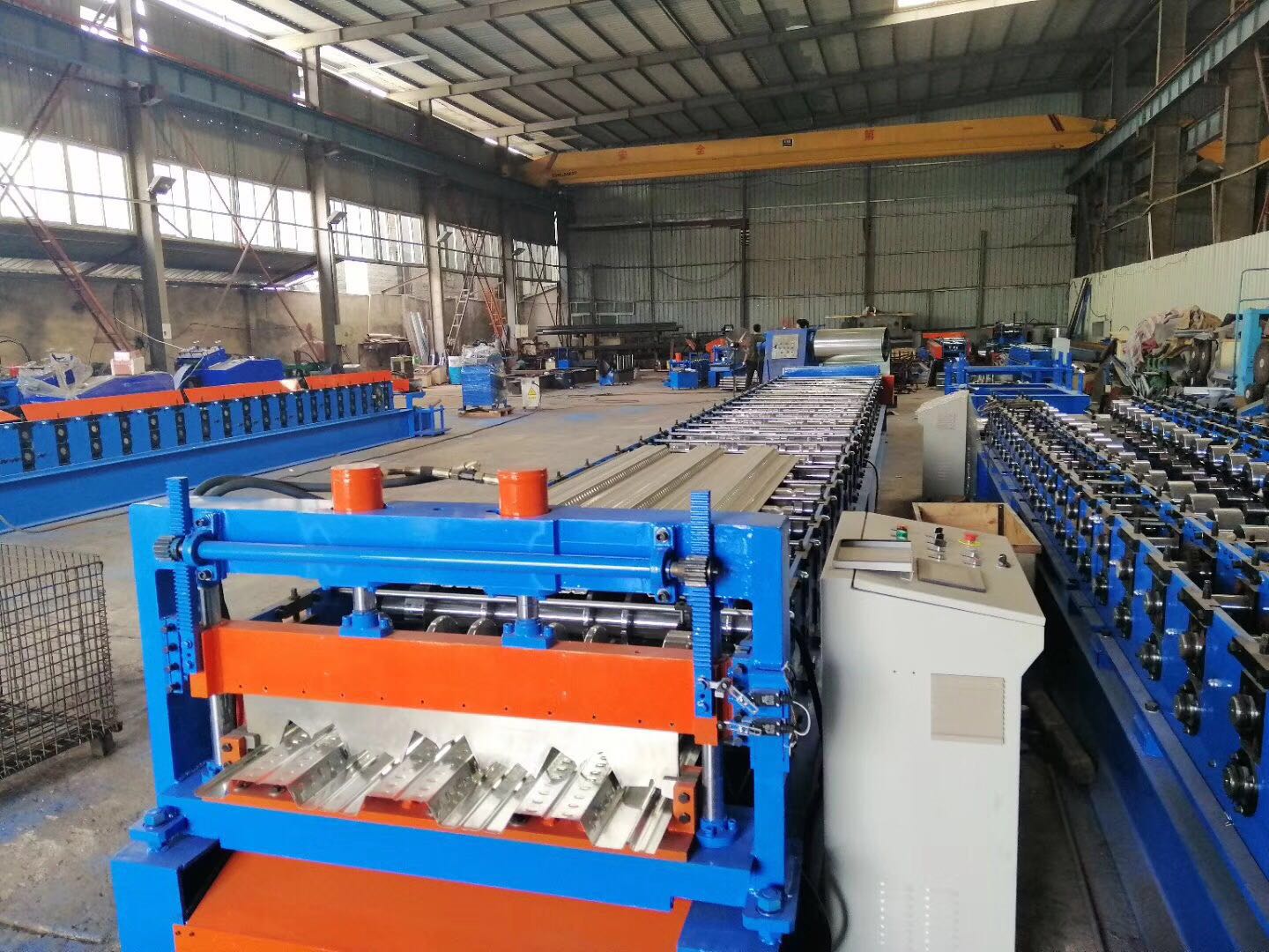 China Floor Deck Roll Forming Machine